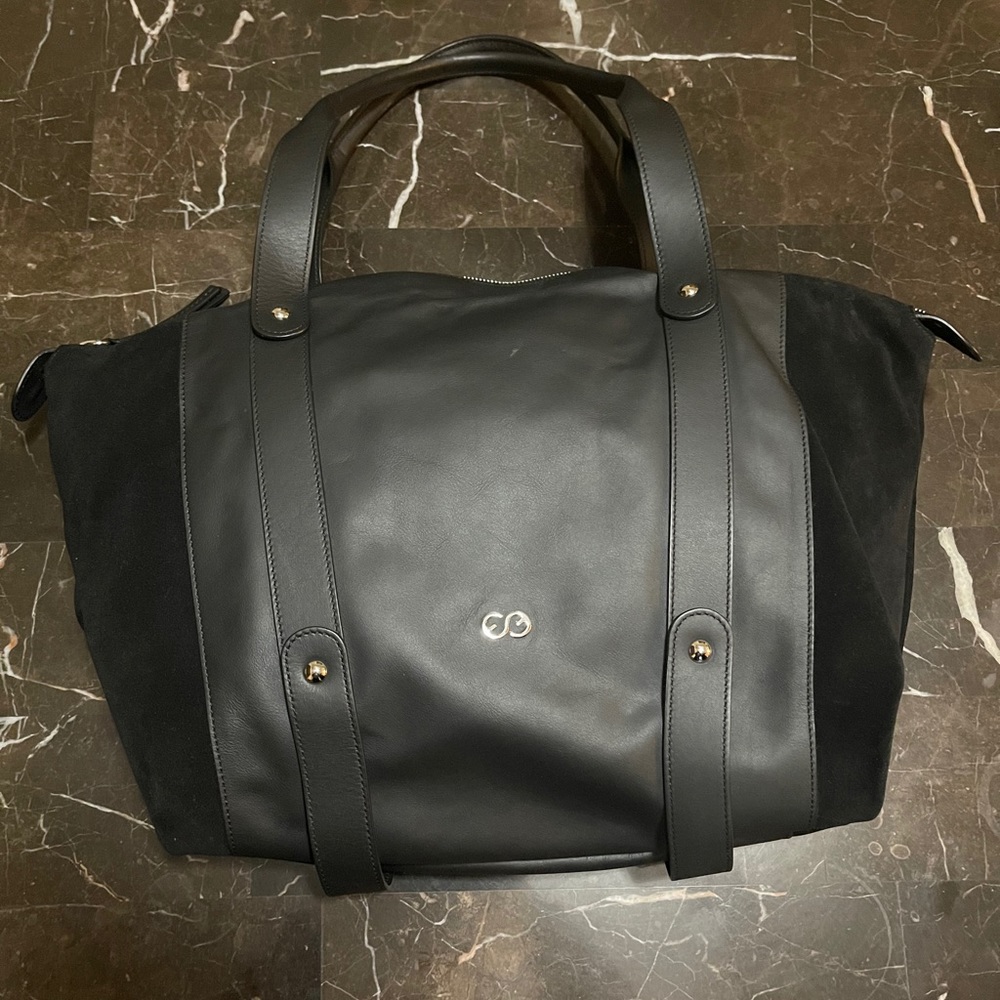 I’m selling a black purse!